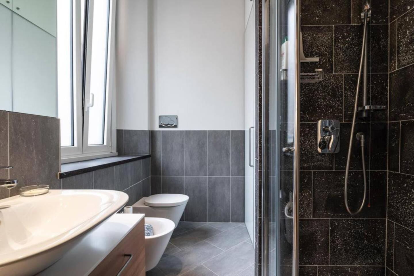 Real Jewel In Milano Cadorna Apartment Luaran gambar