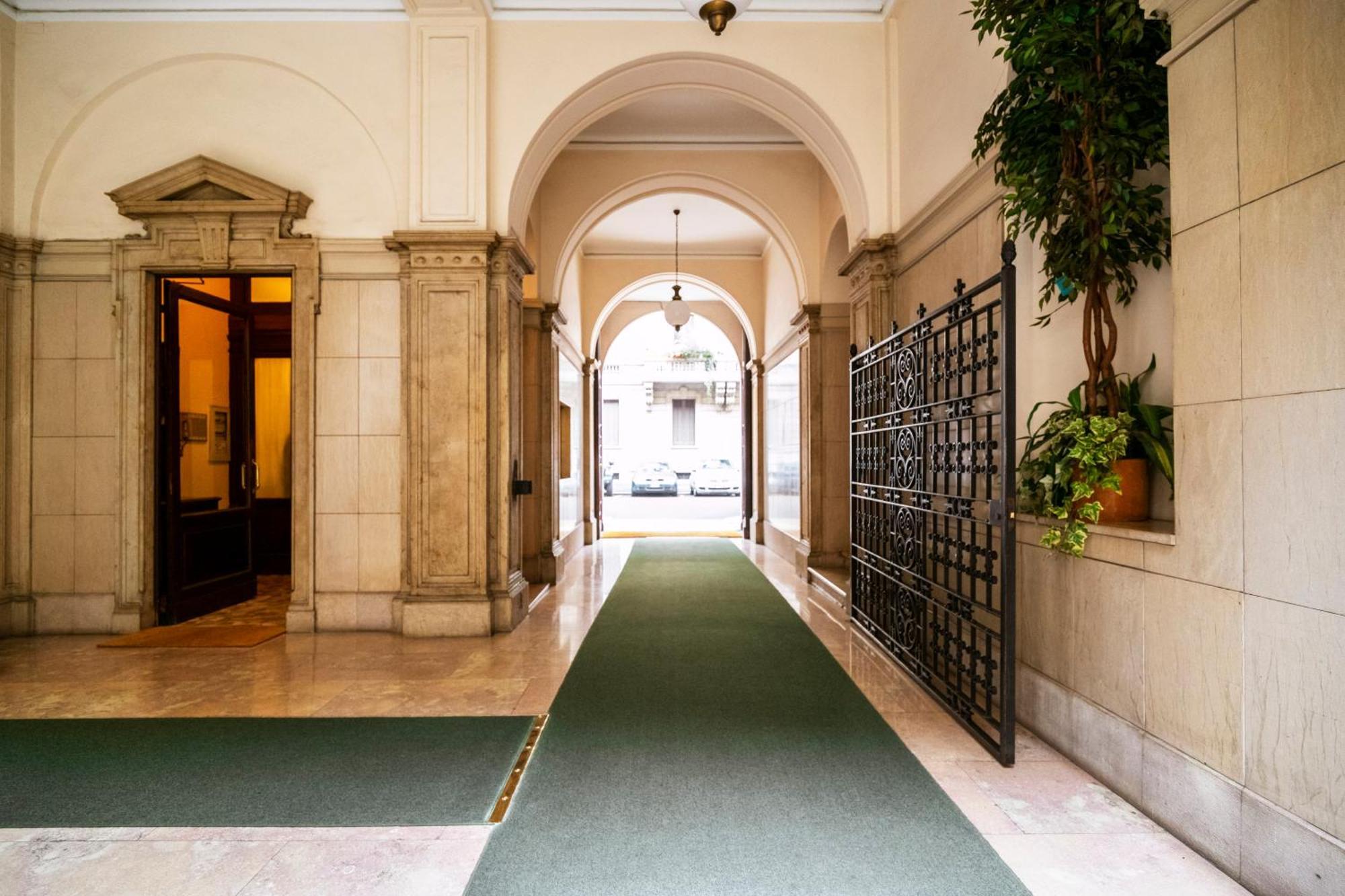 Real Jewel In Milano Cadorna Apartment Luaran gambar